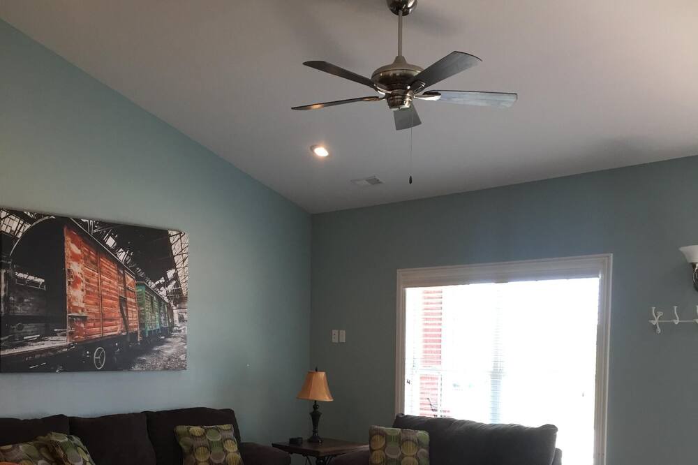 Photo of Livingroom in Perryville