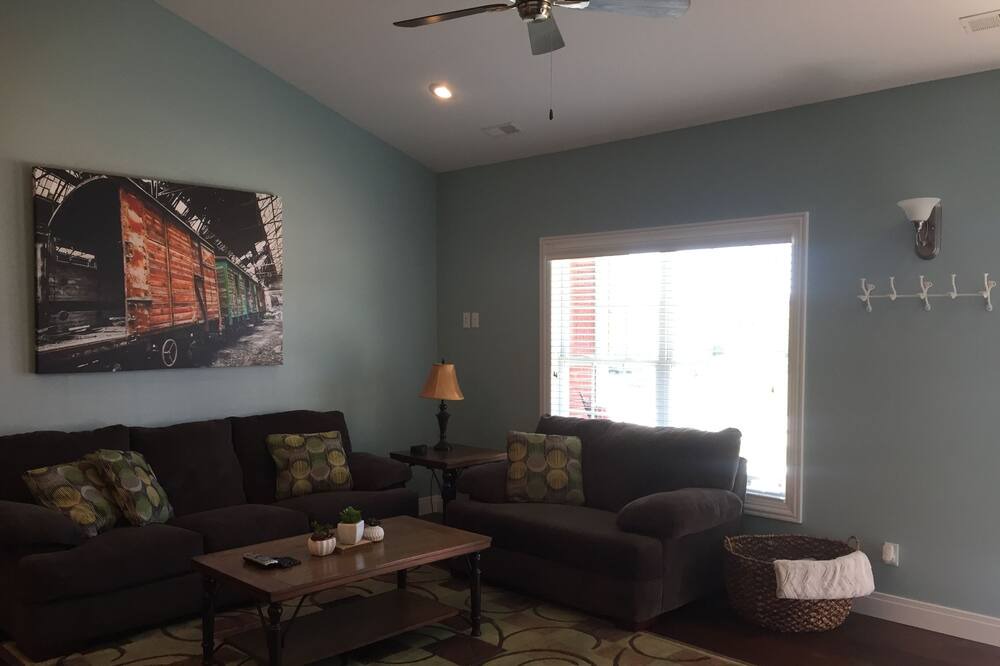 Photo of Livingroom in Perryville