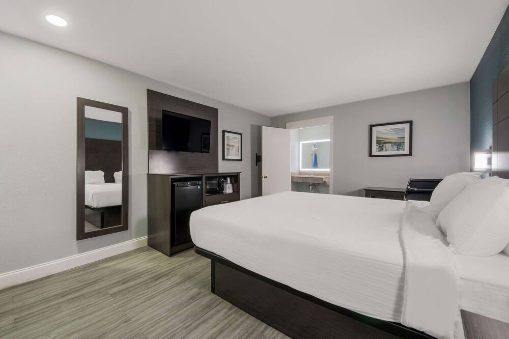 Photo of Bedroom in Tobin Hill