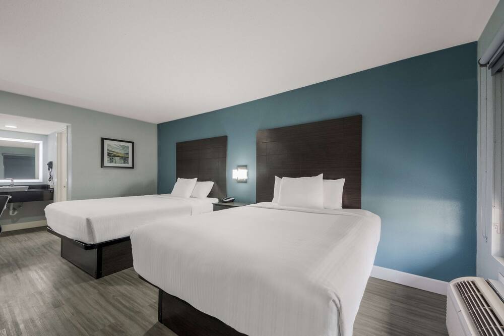 Photo of Bedroom in Tobin Hill