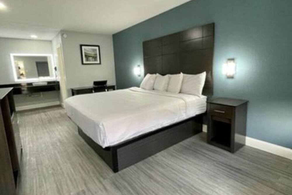Photo of Bedroom in Tobin Hill
