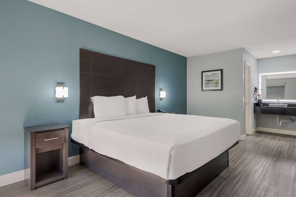 Photo of Bedroom in Tobin Hill