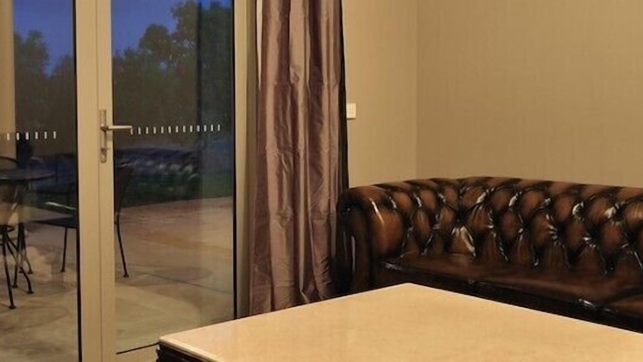 Photo of Others in Rutherglen