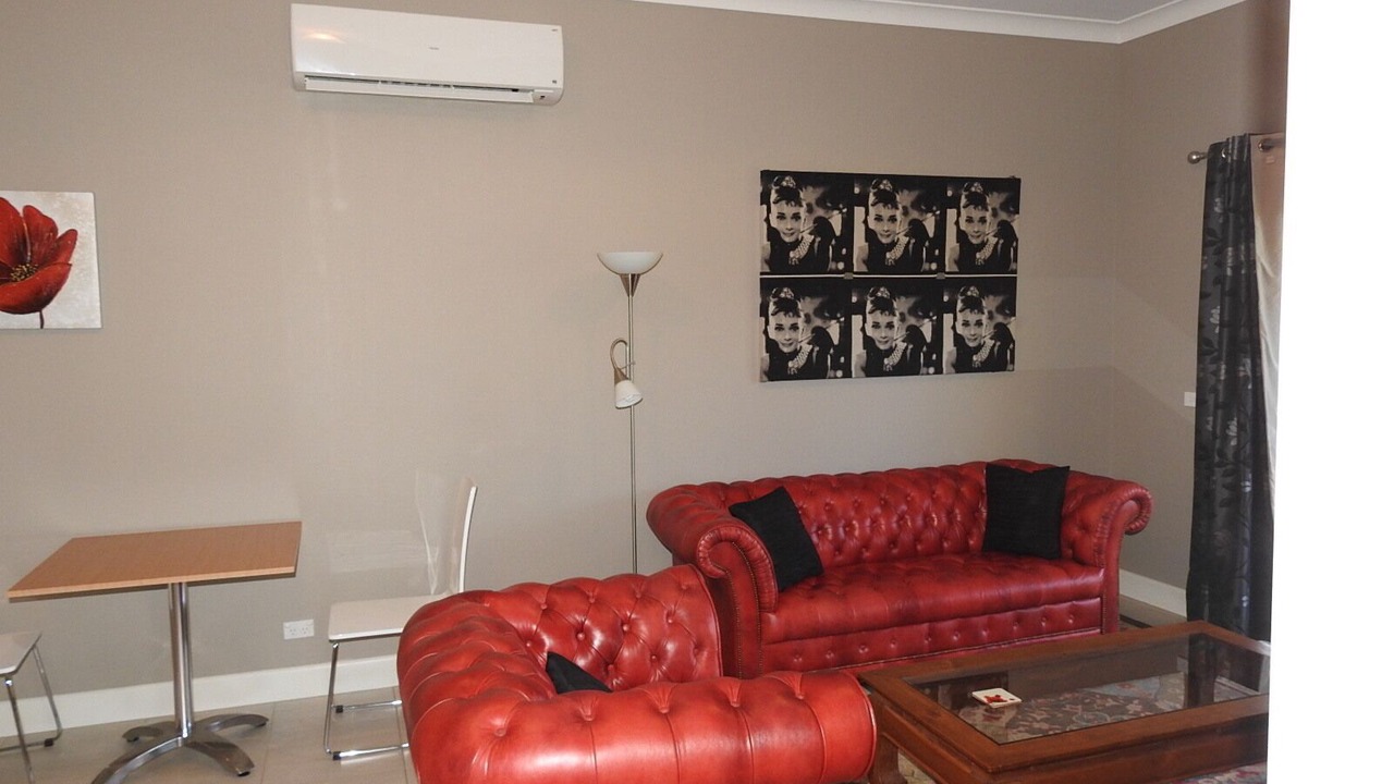 Photo of Others in Rutherglen