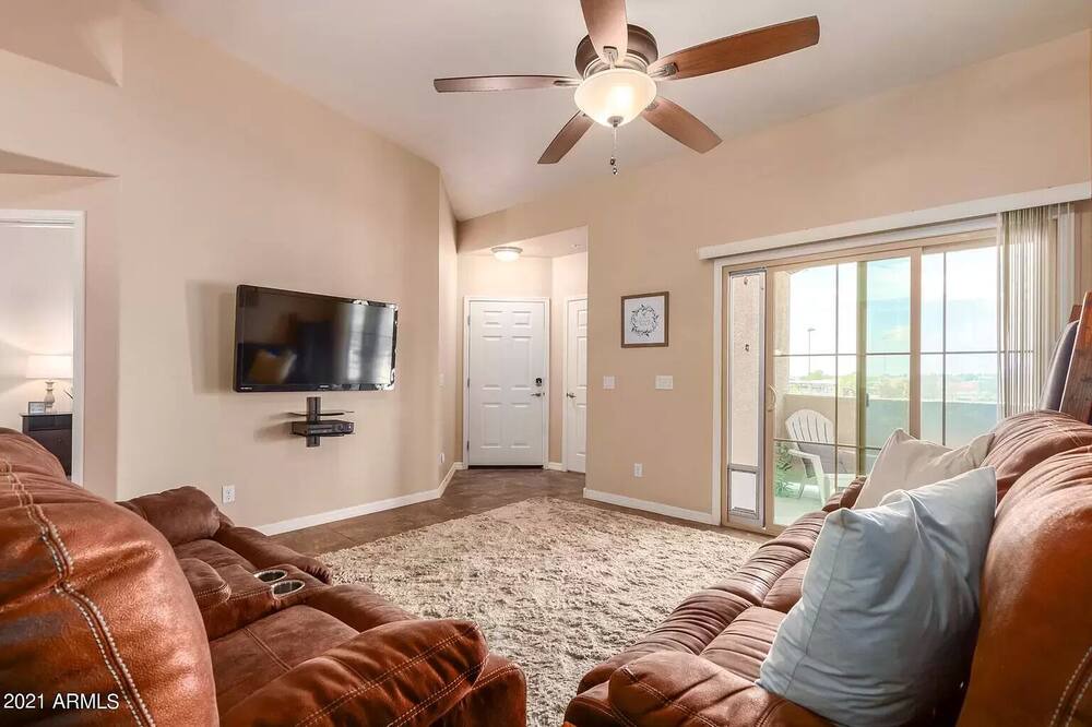 Photo of Livingroom in Parkwood Ranch