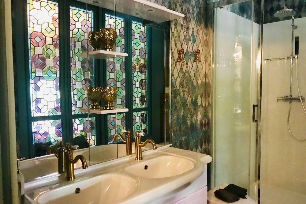 Photo of Bathroom in Mouleydier