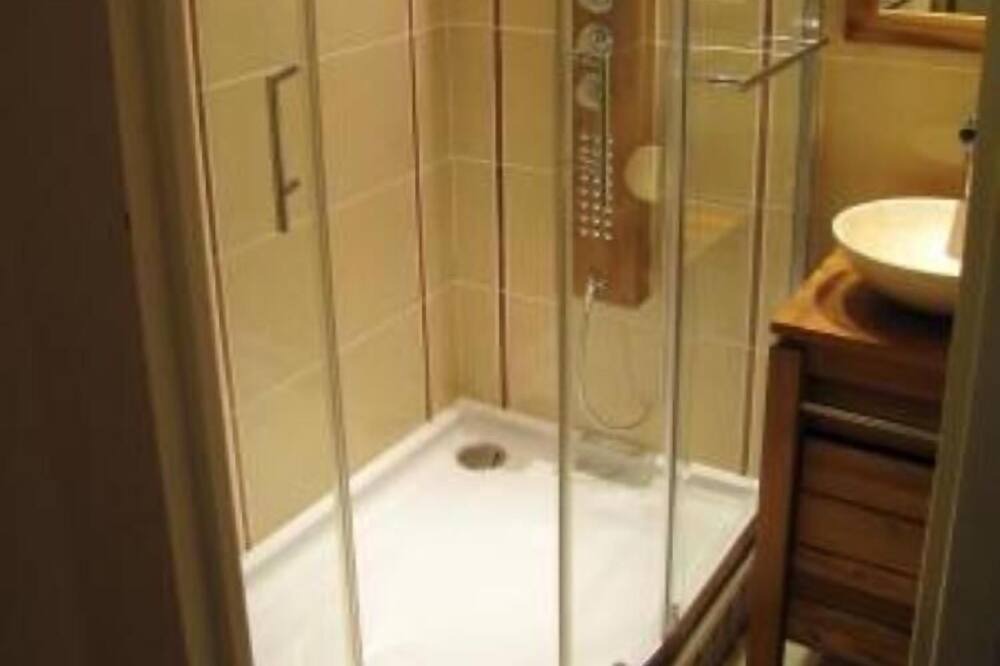 Photo of Bathroom in Eclose-Est