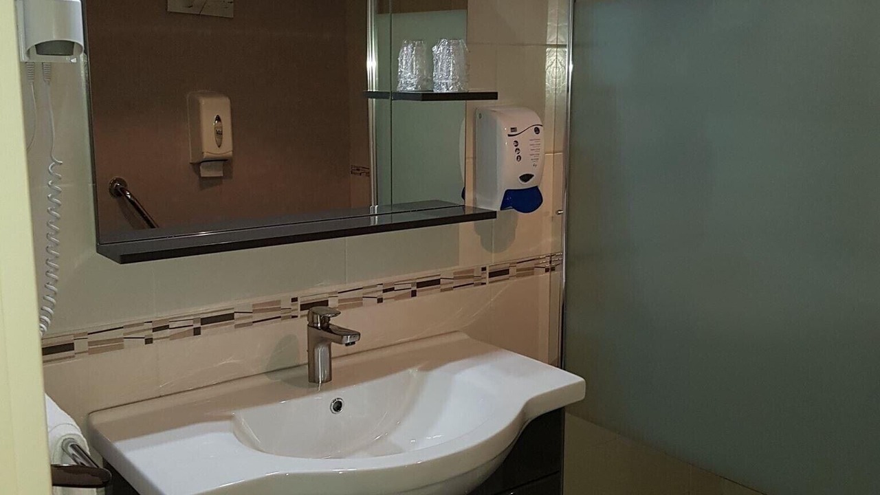 Photo of Bathroom in Commentry