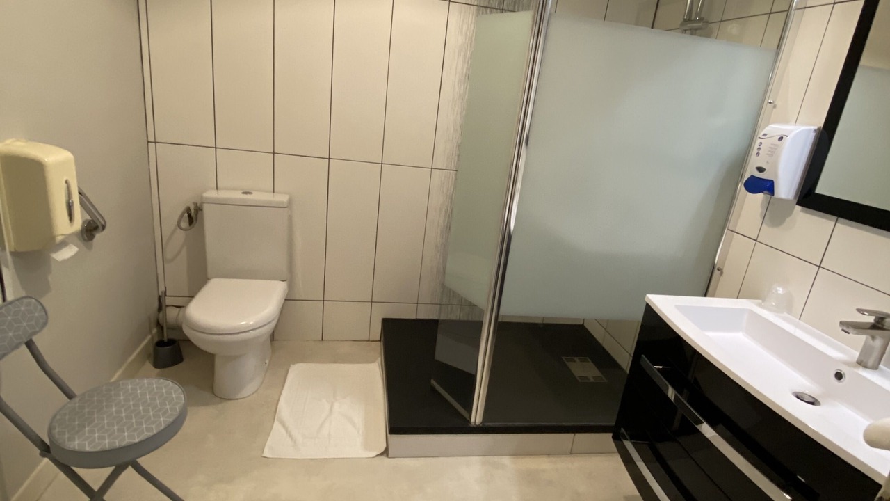 Photo of Bathroom in Commentry