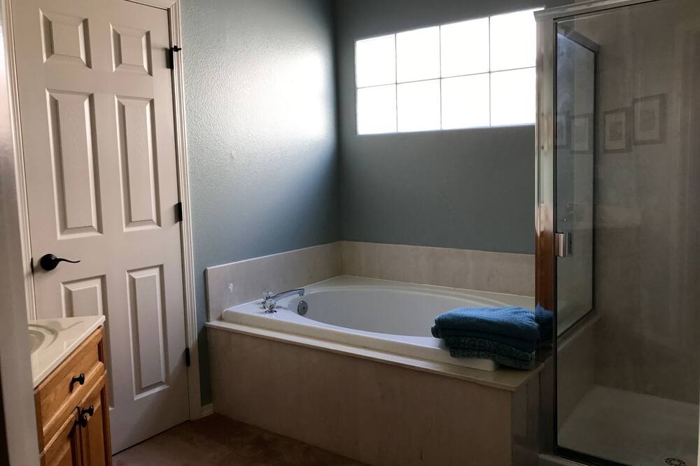 Photo of Bathroom in Heritage Hills