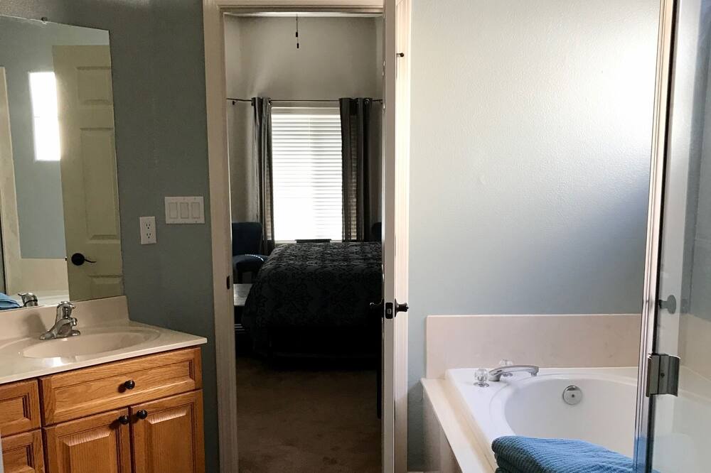 Photo of Bathroom in Heritage Hills