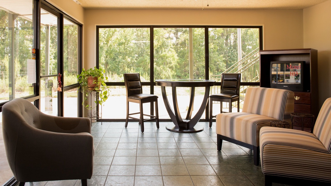 Photo of Livingroom in Calhoun
