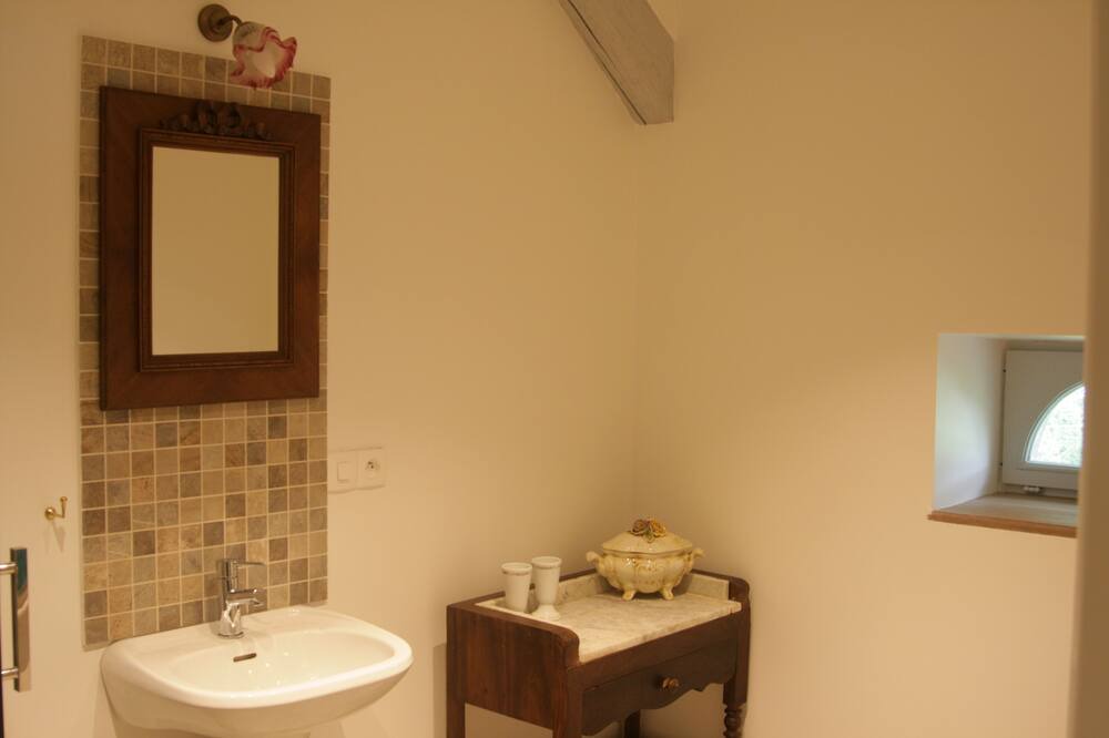 Photo of Bathroom in Ancy-le-Franc