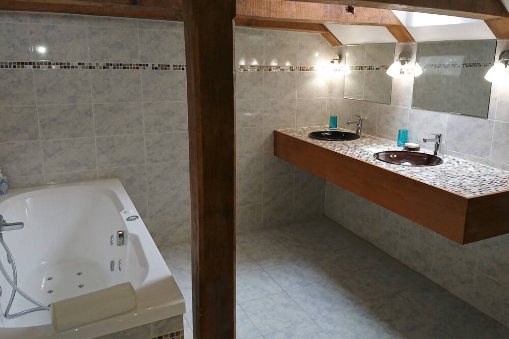 Photo of Bathroom in Mouret