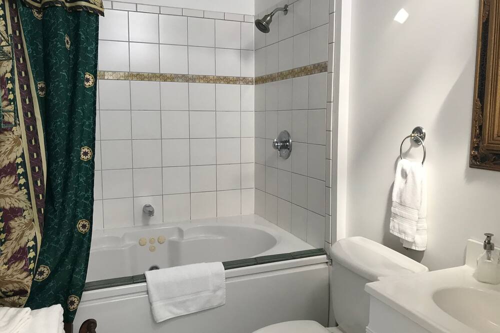 Photo of Bathroom in Peterson