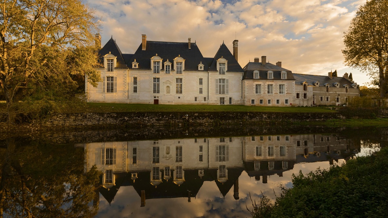 Photo of Buildings in Huisseau-sur-Cosson