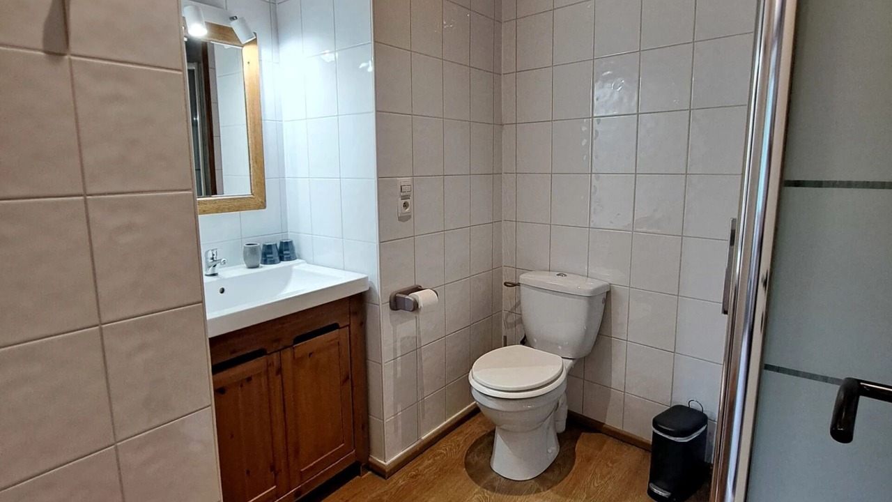 Photo of Bathroom in Menee