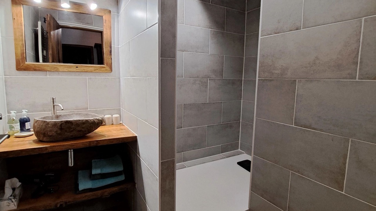 Photo of Bathroom in Menee