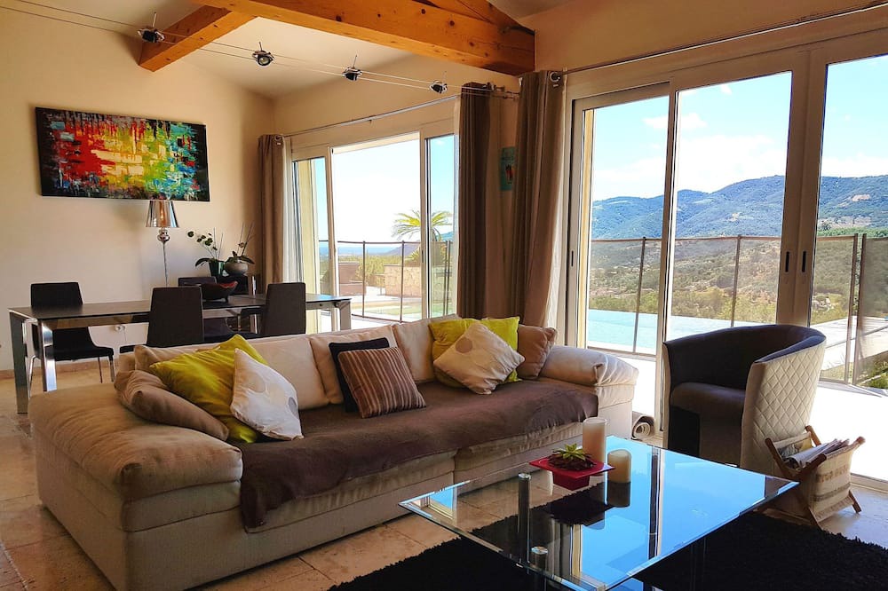 Photo of Livingroom in Auribeau-sur-Siagne