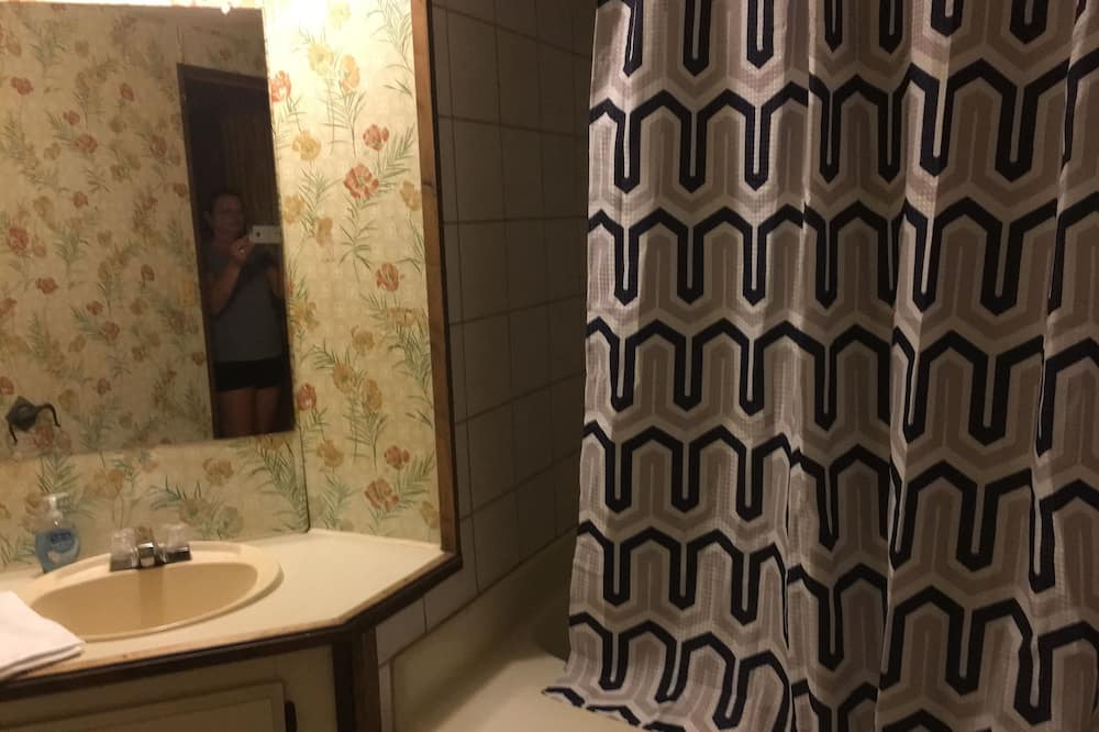 Photo of Bathroom in Centre