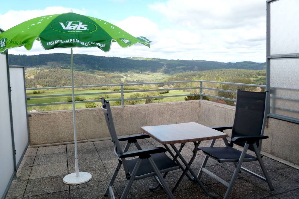 Photo of Patio Balcony in Le Lac-d'Issarles