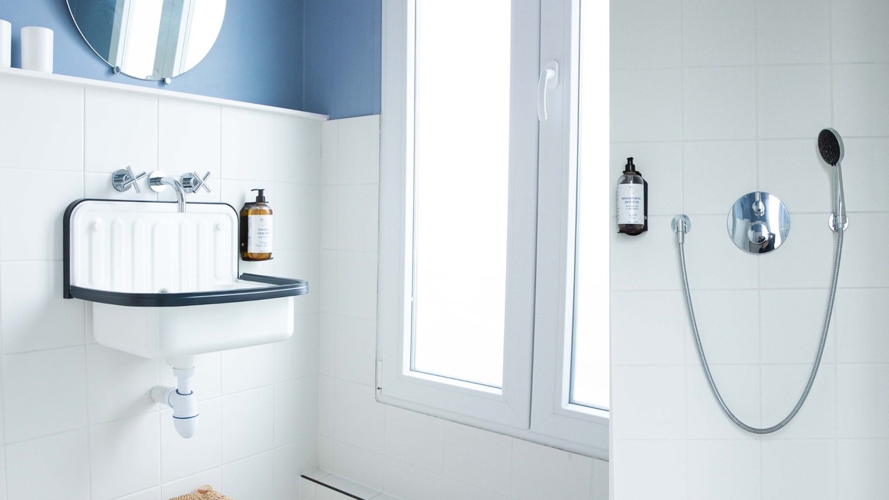 Photo of Bathroom in Quartier de la Folie-Mericourt