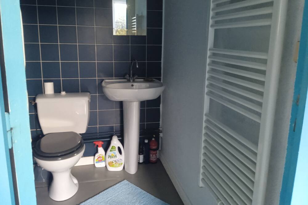 Photo of Bathroom in Cimetiere de l'Est