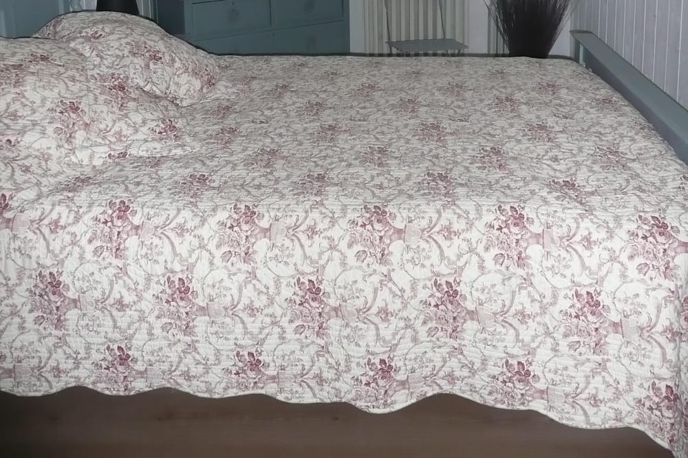 Photo of Bedroom in Castillon-la-Bataille