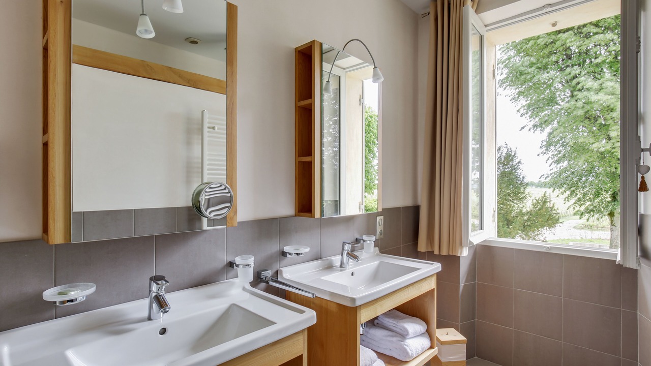 Photo of Bathroom in Saint-Etienne-De-Lisse