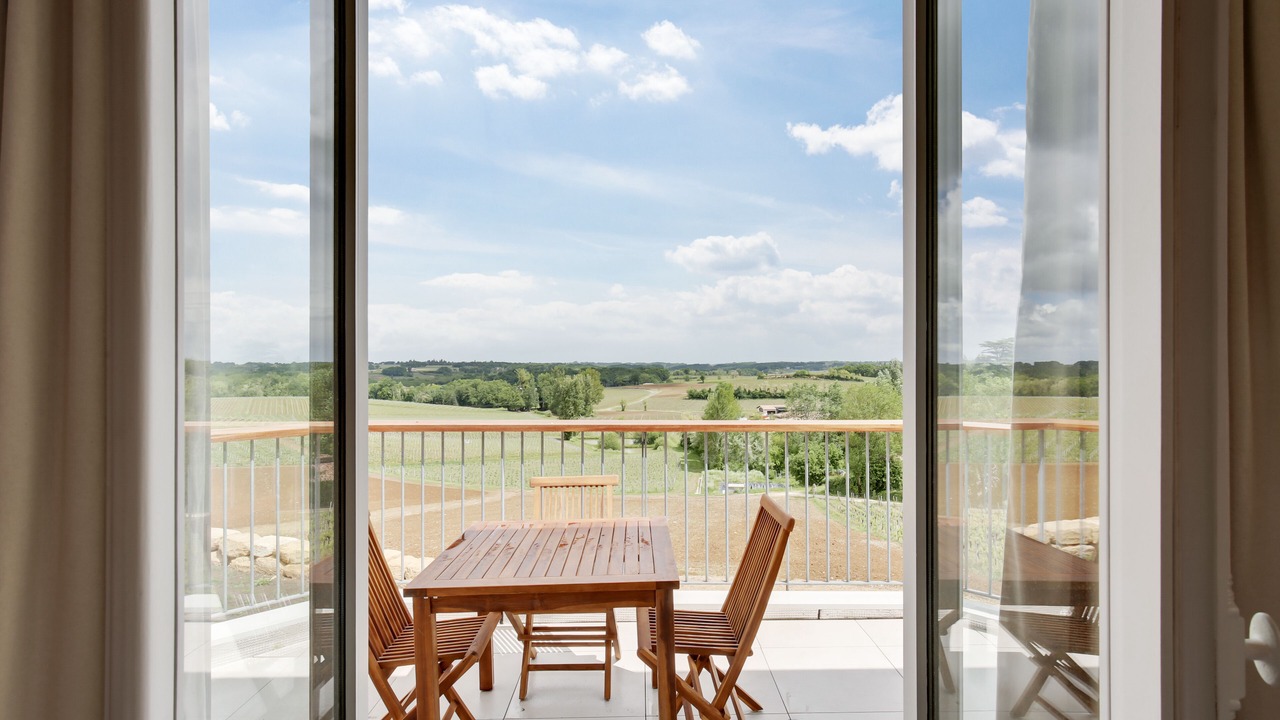 Photo of Patio Balcony in Saint-Etienne-De-Lisse
