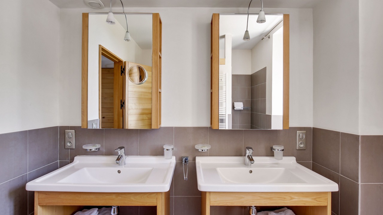 Photo of Bathroom in Saint-Etienne-De-Lisse