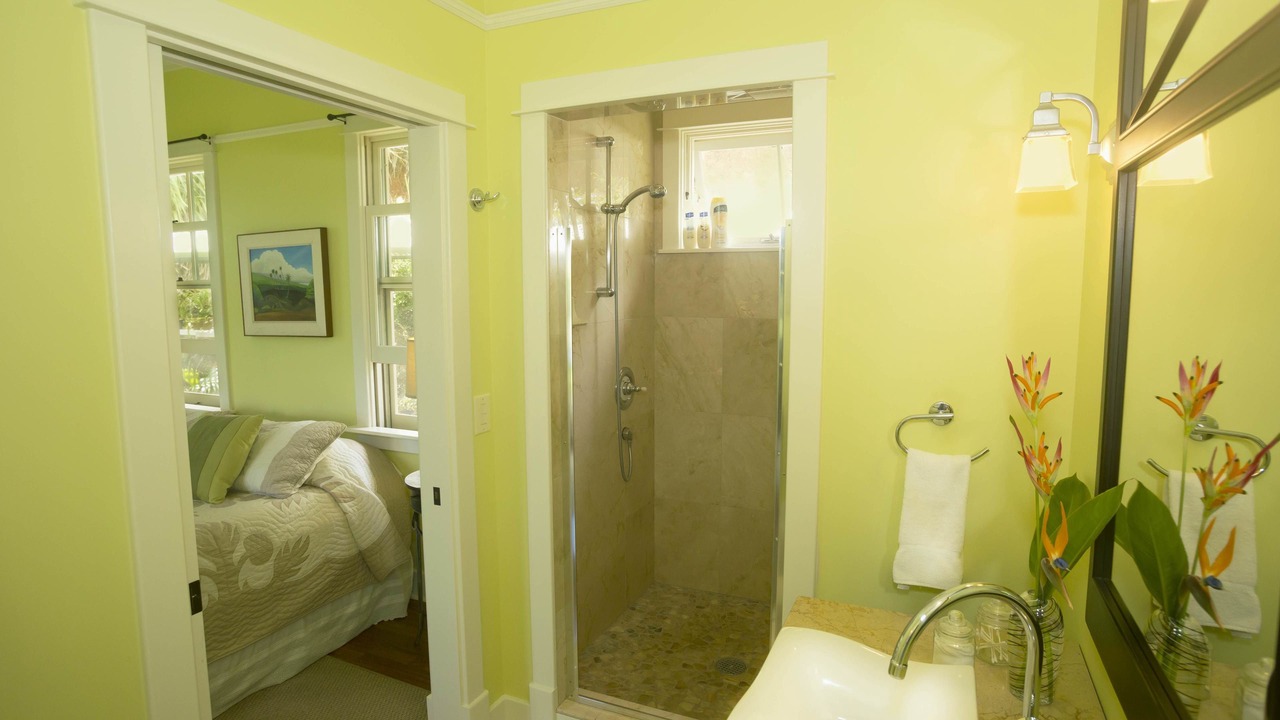 Photo of Bathroom in Wailuku Heights