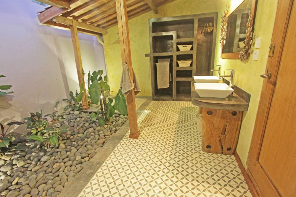 Photo of Bathroom in Padonan
