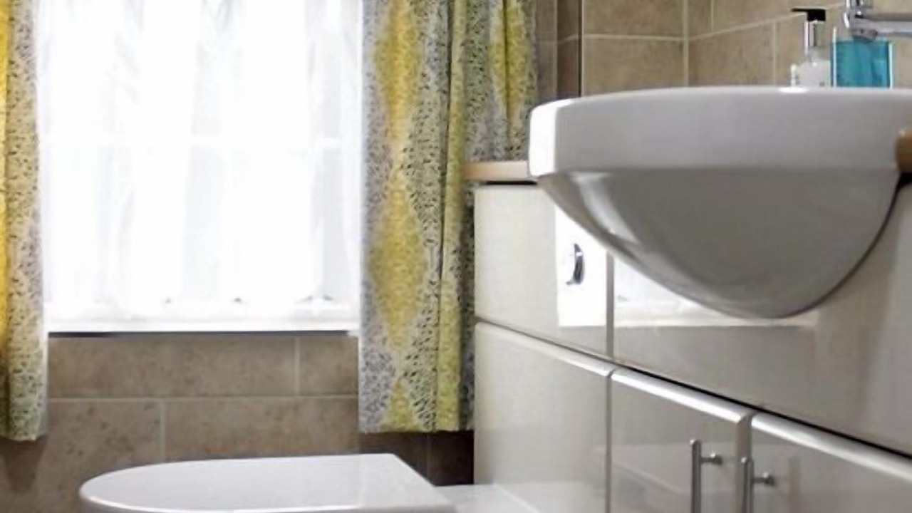 Photo of Bathroom in Oldbury-on-Severn