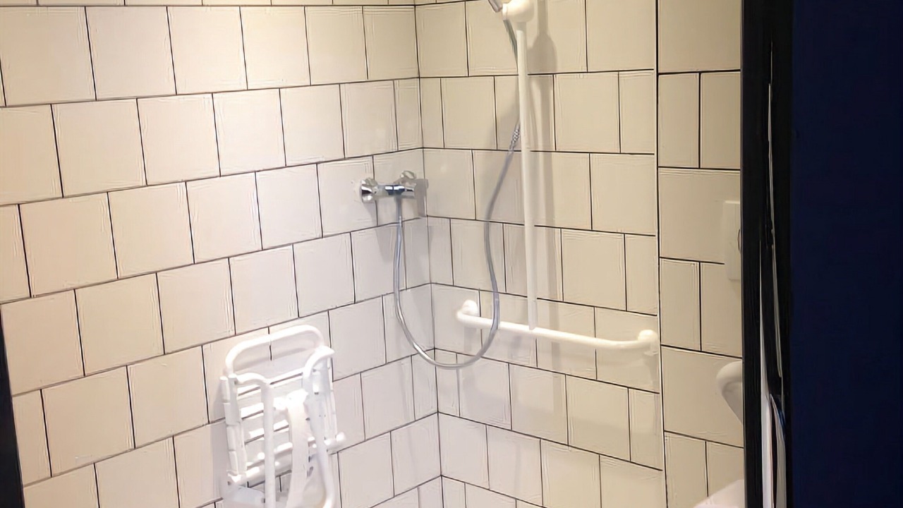 Photo of Bathroom in Fives