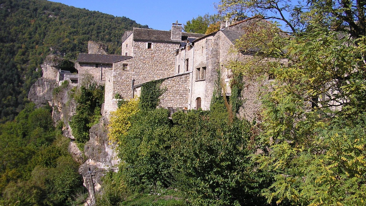 Photo of Buildings in Cantobre