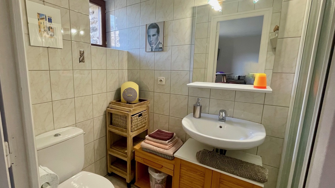 Photo of Bathroom in Poullaouen