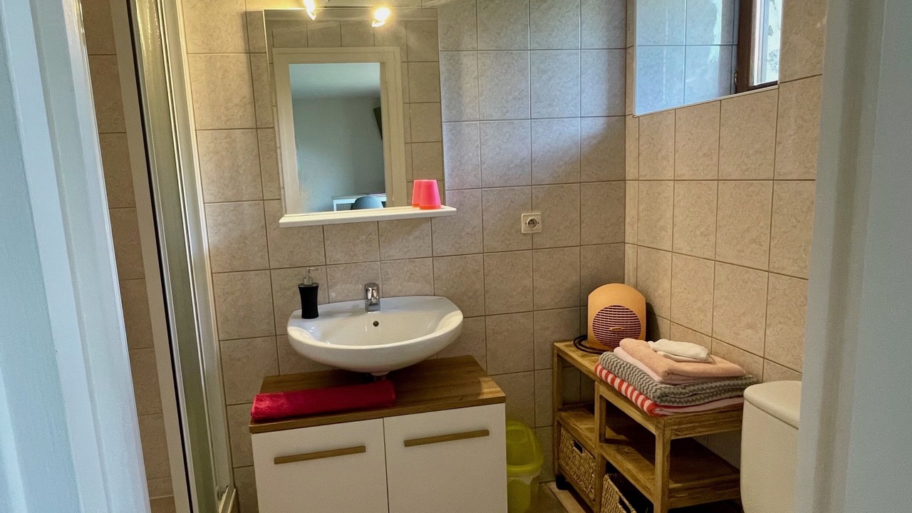 Photo of Bathroom in Poullaouen