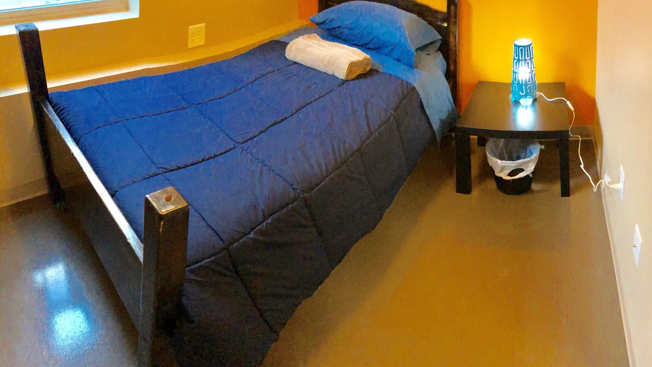 Photo of Bedroom in People's Freeway