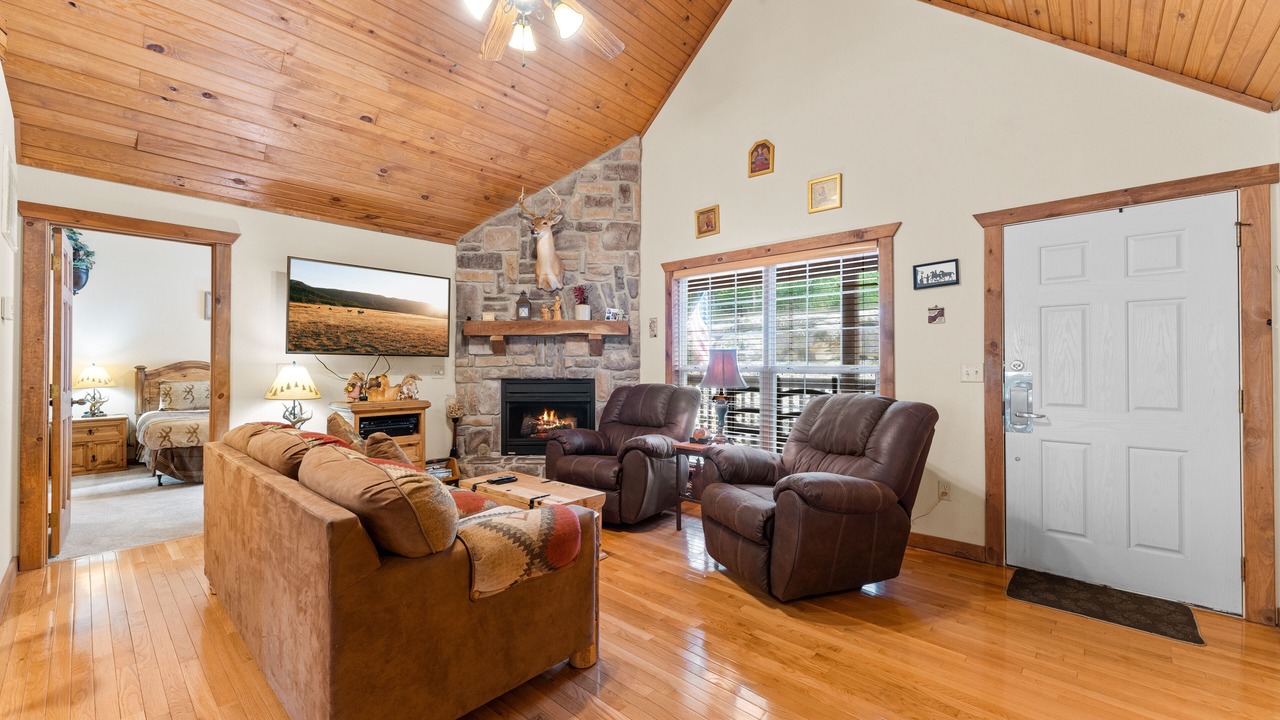 Photo of Livingroom in Branson West