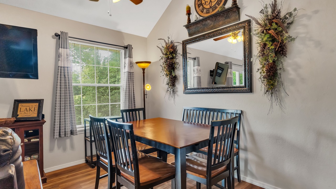 Photo of Livingroom in Table Rock