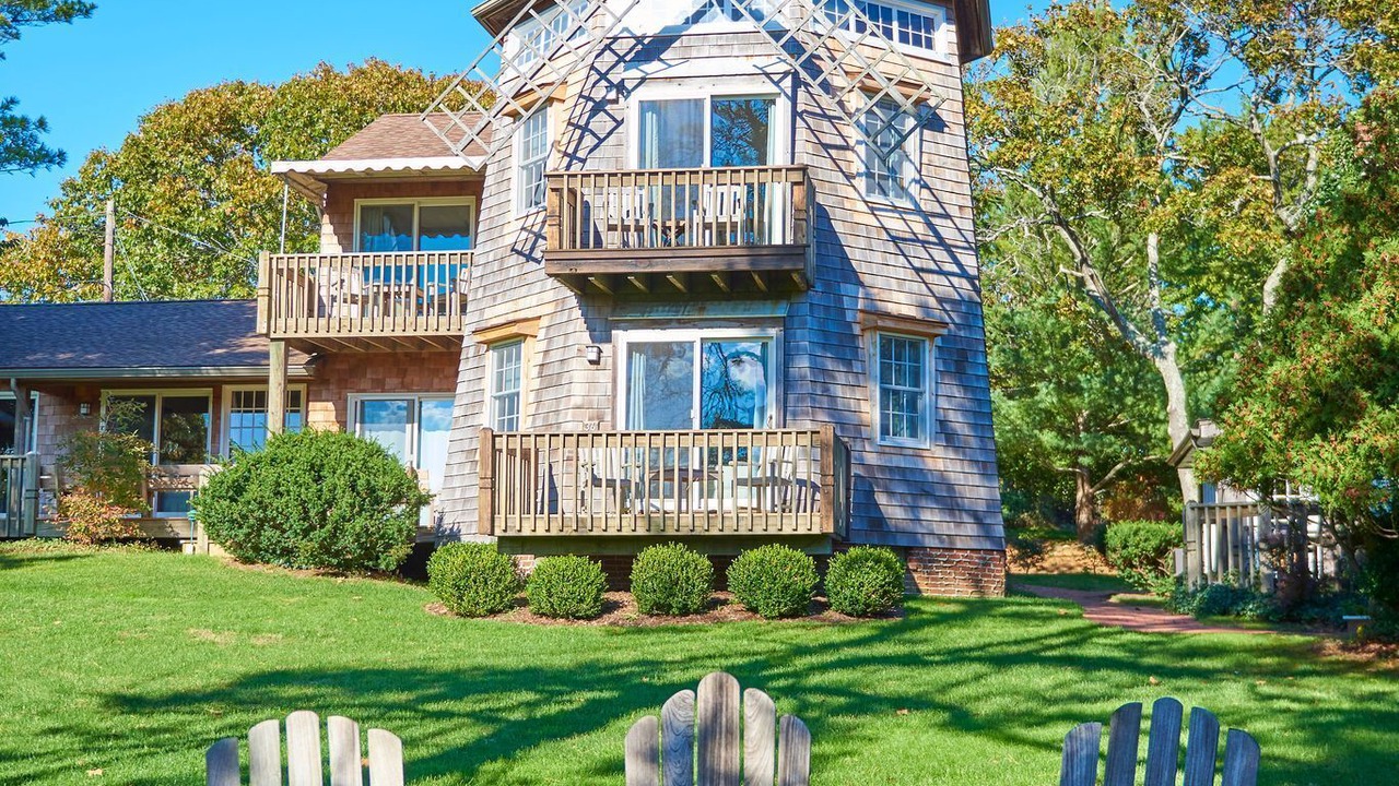 Photo of Buildings in Hampton Bays