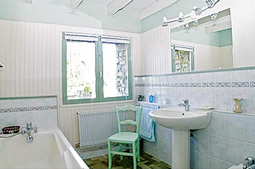 Photo of Bathroom in Nouaille-Maupertuis