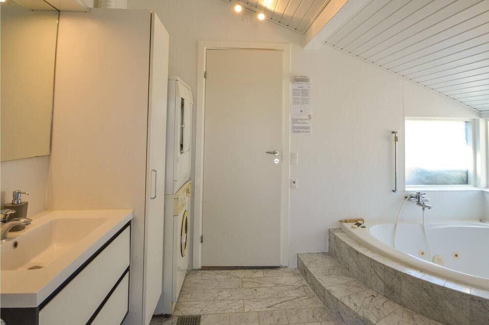 Photo of Bathroom in Lyngsbæk Strand