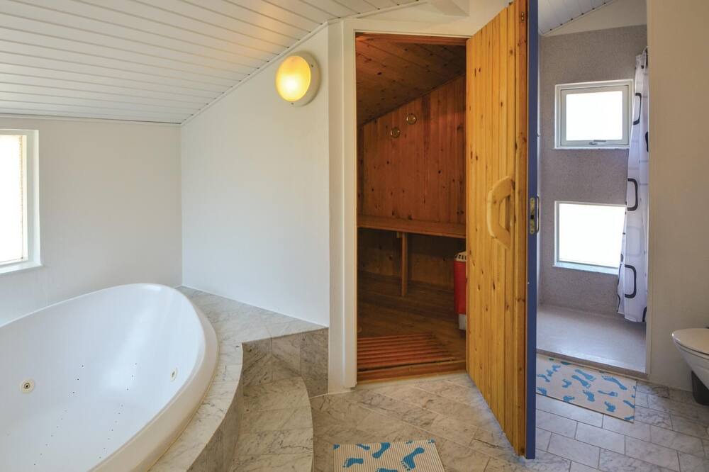 Photo of Bathroom in Lyngsbæk Strand