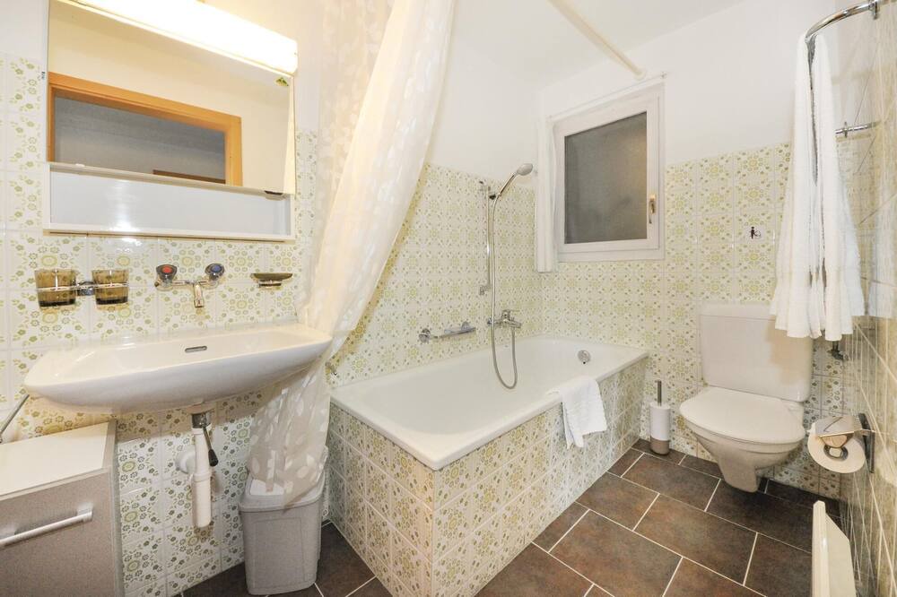 Photo of Bathroom in Sundlauenen