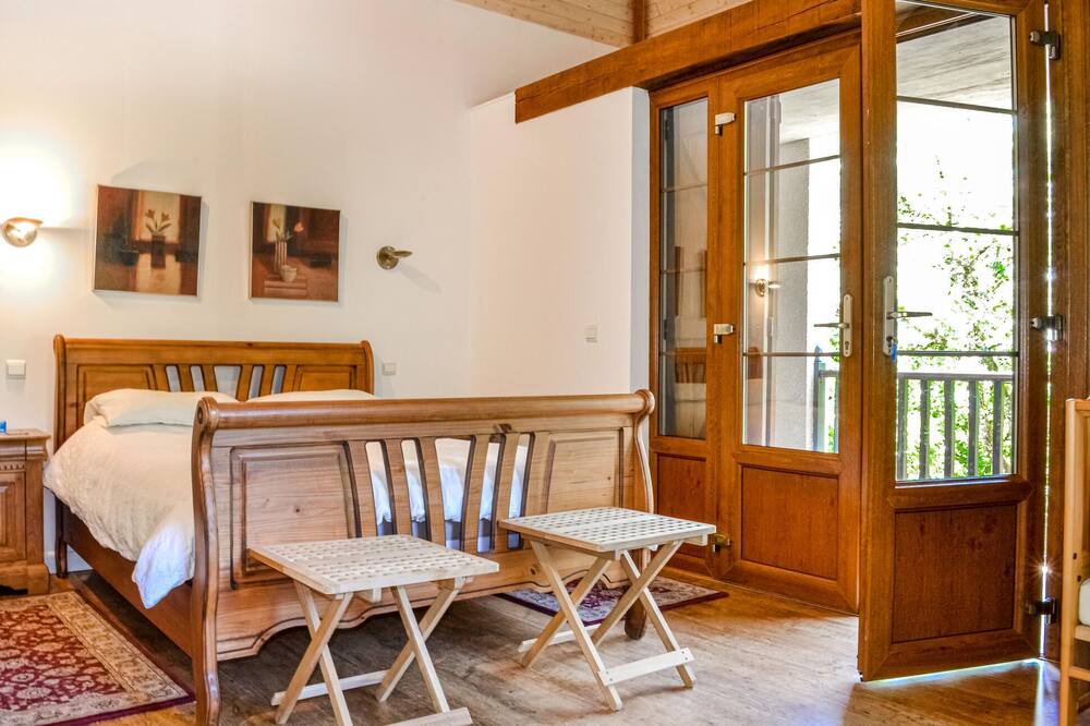 Photo of Others in Montgesty