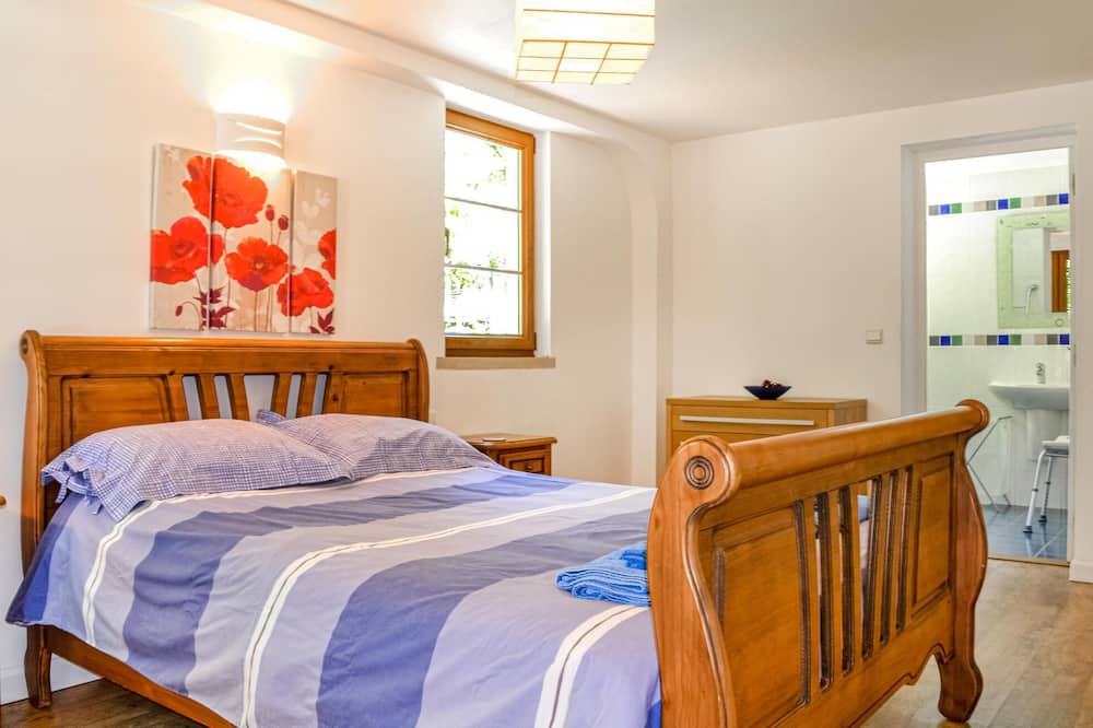 Photo of Others in Montgesty