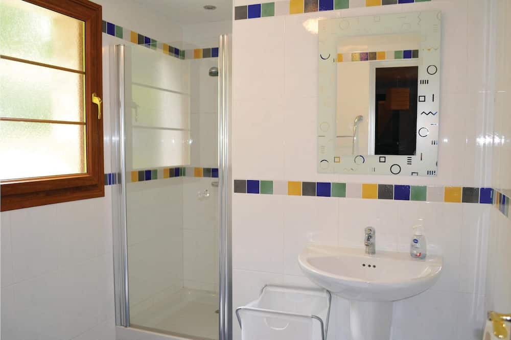 Photo of Bathroom in Montgesty