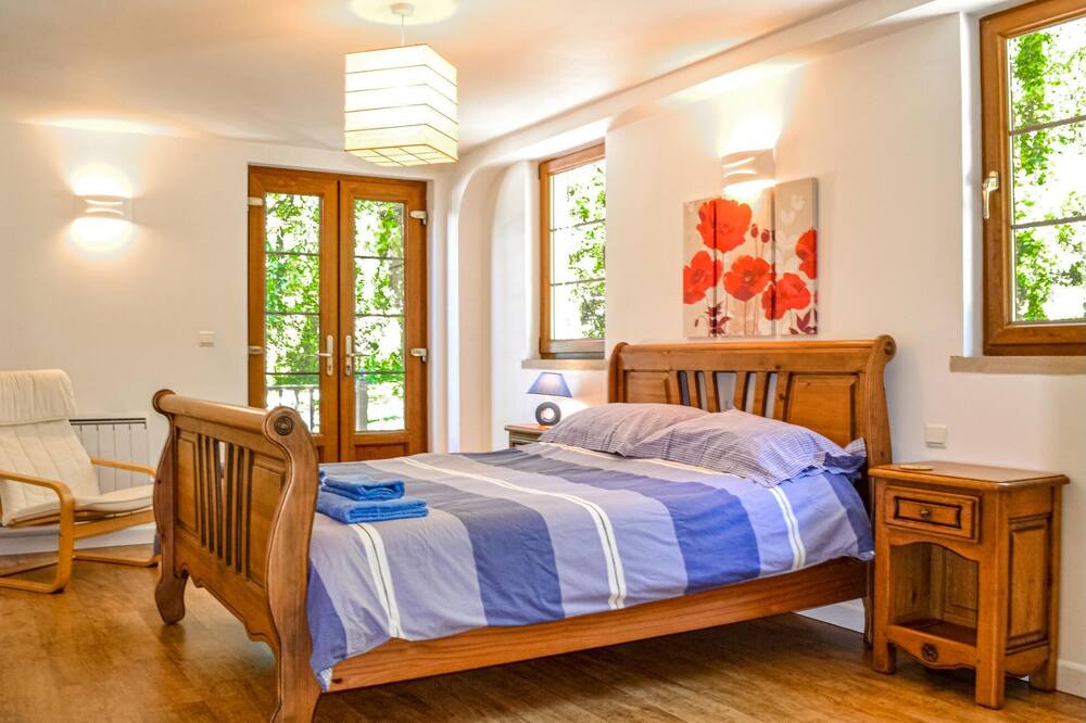 Photo of Others in Montgesty